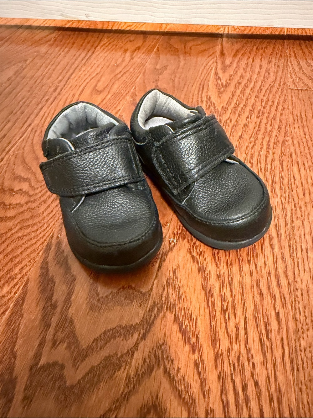 Stride Rite Kids Black Leather Velcro Strap Shoes- 4W